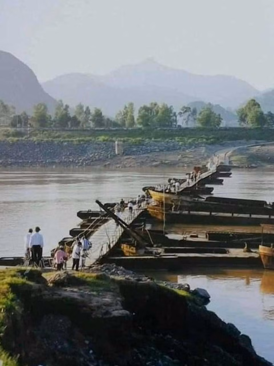 Tinh Hoa Binh thanh lap nam nao, co bao nhieu huyen va xa?