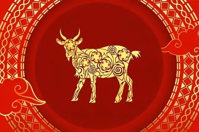  Tuổi Mùi: Người tuổi Mùi vốn hiền hòa, dễ gần và luôn biết cách giữ gìn các mối quan hệ. Trong năm 2025, tài vận của tuổi Mùi sẽ rất tốt, vì vậy nếu đang có ý định mua vàng để bảo vệ tài sản hoặc đầu tư sinh lời, năm nay có thể là thời điểm thích hợp. 