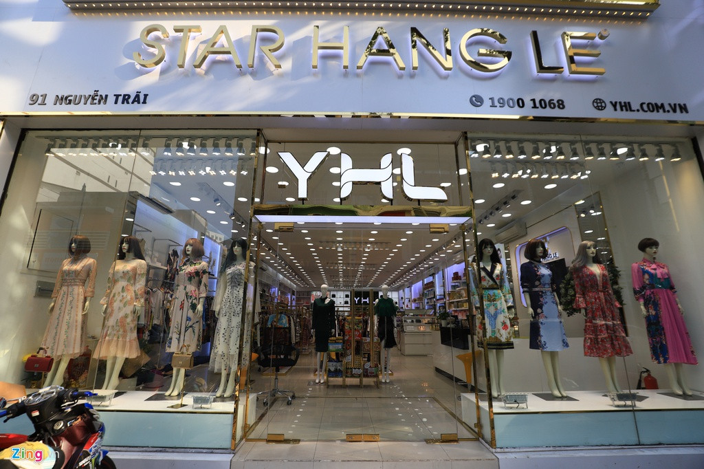 Mặc dù một số chủ thuê đã có dấu hiệu hạ nhẹ giá mặt bằng, song với tình hình kinh doanh ế ẩm, họ đánh giá ít có khả năng có khách thuê mới, trong khi khách thuê cũ vẫn đang chật vật với bài toán kinh doanh của mình.