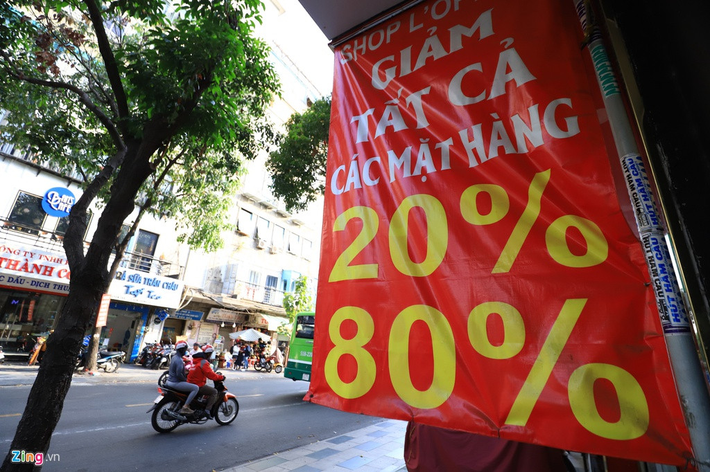 Chủ một cửa hàng vừa và nhỏ cho biết đang chịu tác động lớn từ mùa dịch Covid-19, trong khi giá mặt bằng lại quá cao, buộc phải giảm giá bán tới 80% với mục đích cắt lỗ và tính đến chuyện đóng cửa.