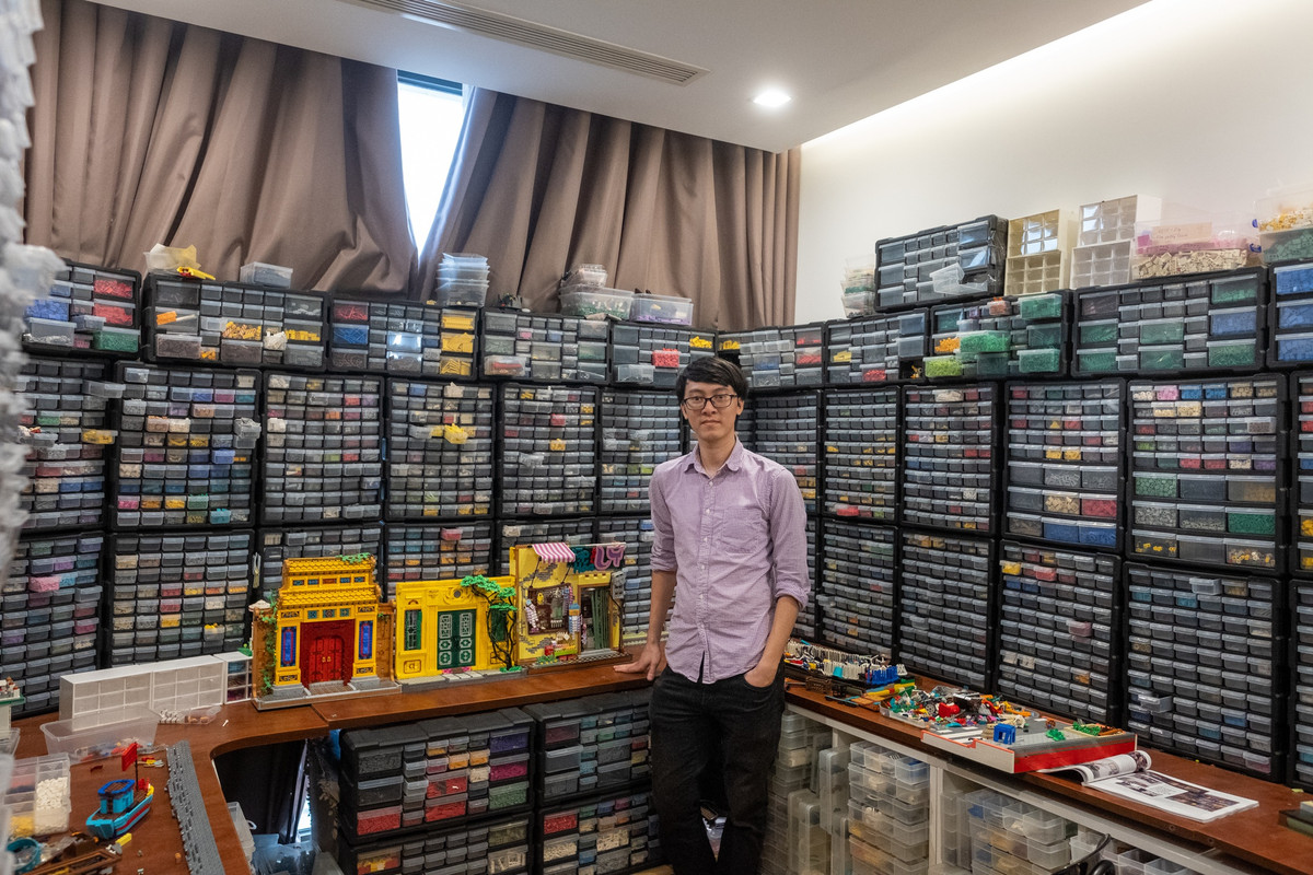 Chàng kỹ sư Hà thành cho biết bảo quản các mô hình này cũng rất khó. Phải có tủ kính chống bám bụi, để các chi tiết trong hộp, phân theo từng nhóm màu và tránh tiếp xúc với ánh nắng mặt trời. Các mảnh ghép được phân chia rõ ràng để tiện cho việc kiểm kê, trích xuất khi cần sử dụng. Trong tương lai, Hoàng mong muốn mở rộng không gian thành nơi trưng bày hay bảo tàng cho bộ sưu tập của mình.