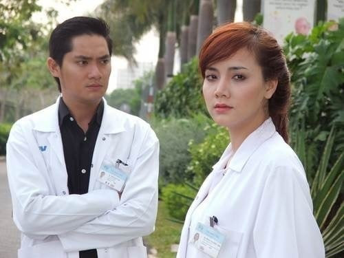 Hãy nhớ rằng, qua những năm tháng học tập và làm việc, chúng ta dần có khoảng cách với anh chị em. Khi không sống chung dưới một mái nhà, mỗi người sẽ có cuộc sống riêng và hiểu biết ít hơn về nhau. Do đó, đừng vội phán xét hay chỉ trích người khác.