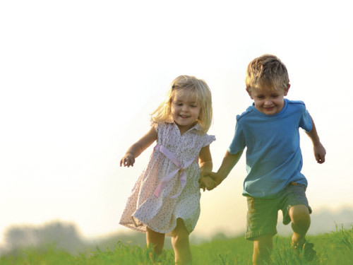 Tuy nhiên, khi anh chia sẻ với gia đình về sự hỗ trợ từ vợ, người em trai của Hùng đã trách cứ khi không nhận được sự giúp đỡ tương tự từ gia đình vợ của anh.