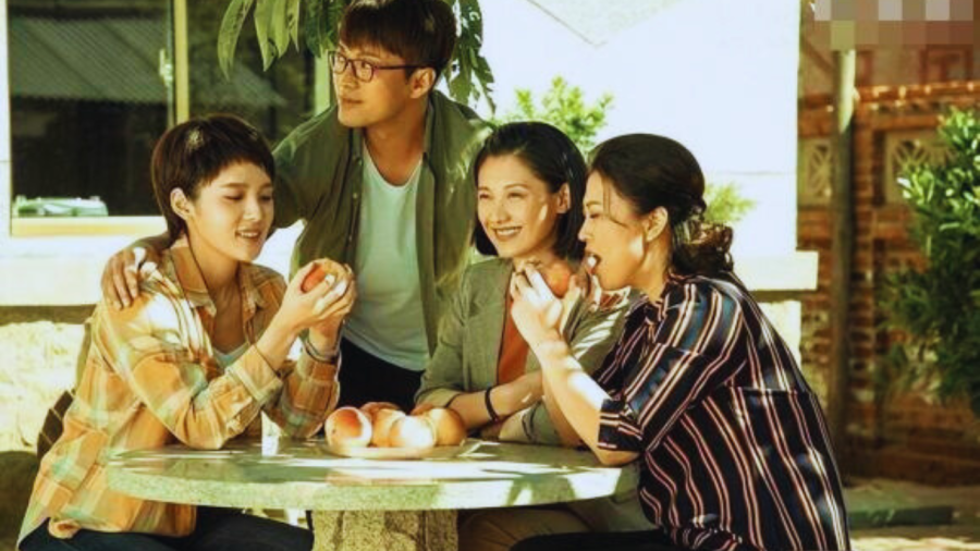  Có một người anh vì không hài lòng với em trai mình nên đã thẳng thắn bày tỏ quan điểm của mình. Anh chỉ ra những điều em trai nên làm và không nên làm.