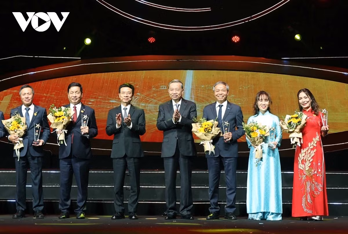 Phát biểu của Tổng Bí thư tại Diễn đàn phát triển doanh nghiệp công nghệ số - Hình 3 Phat bieu cua Tong Bi thu tai Dien dan phat trien doanh nghiep cong nghe so-Hinh-3