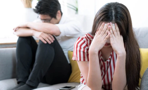 Nguoi chong dao duc gia, o ngoai cuc tot, ve nha danh vo