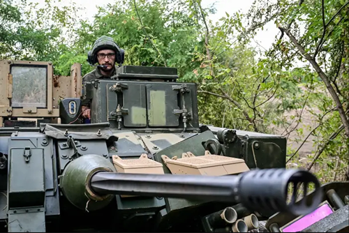 Các binh sĩ Ukraine thừa nhận những chiếc Bradley đã cứu mạng họ trong các cuộc giao tranh. Lính Ukraine nói rằng họ có thể sẽ thiệt mạng nếu sử dụng các xe chiến đấu bộ binh thế hệ cũ hơn (Ảnh: Getty).