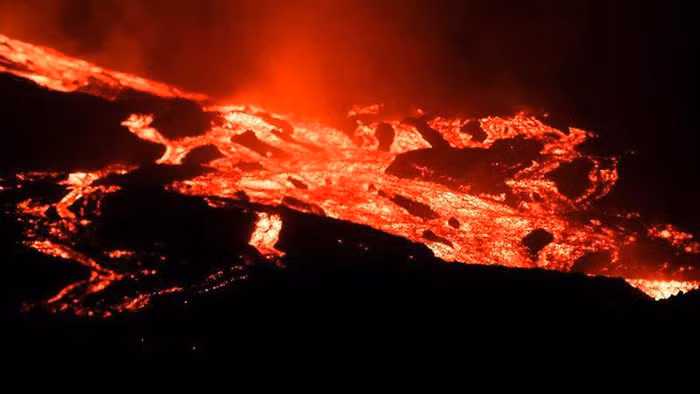 Dòng sông dung nham chảy với cường độ nhanh và mạnh hơn hướng tới Đại Tây Dương, ngày 28/9.