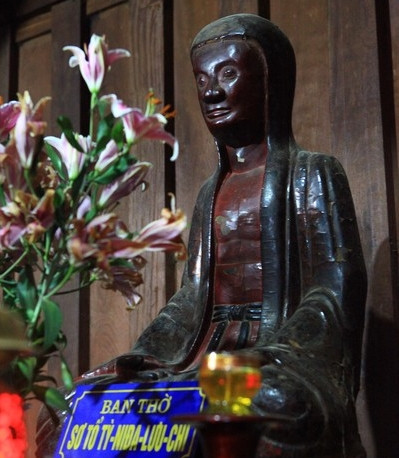 Ban thờ Sơ Tổ Tỳ Ni Đa Lưu Chi tại chùa Dâu (Bắc Ninh).