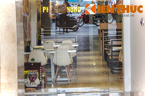 Một chi nhánh trên đường Lê Thánh Tôn không có bóng dáng thực khách đến ăn.