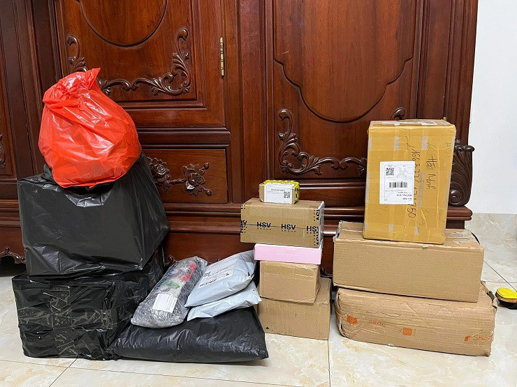 Ngay nhan 2 - 3 don hang online, lam the nao “cai nghien” mua sam?