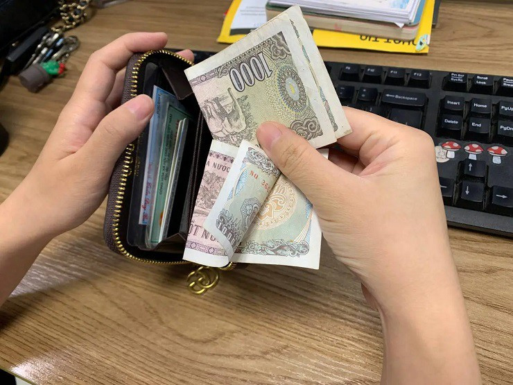 Ngay nhan 2 - 3 don hang online, lam the nao “cai nghien” mua sam?-Hinh-2