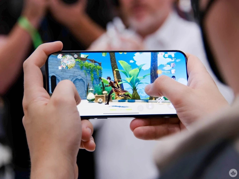 Chip xử lý mới. Dòng iPhone 16 dự kiến trang bị chip xử lý A18, riêng iPhone 16 Pro và 16 Pro Max sẽ dùng A18 Pro. Tin đồn cho biết chip xử lý mới do TSMC sản xuất trên tiến trình 3 nm thế hệ thứ 2. Còn gọi là N3E, quy trình này có chi phí vận hành thấp nhưng năng suất cao hơn so với dây chuyền 3 nm thế hệ đầu tiên, được sử dụng để sản xuất chip A17 Pro trên iPhone 15 Pro. Ảnh: MobileSyrup.