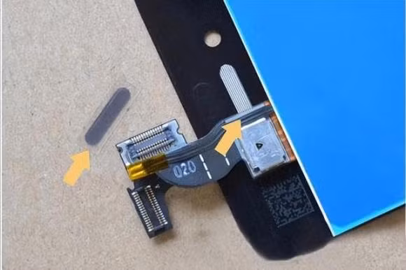 Lam the nao de lam sach bui ban trong lo dien thoai?-Hinh-6