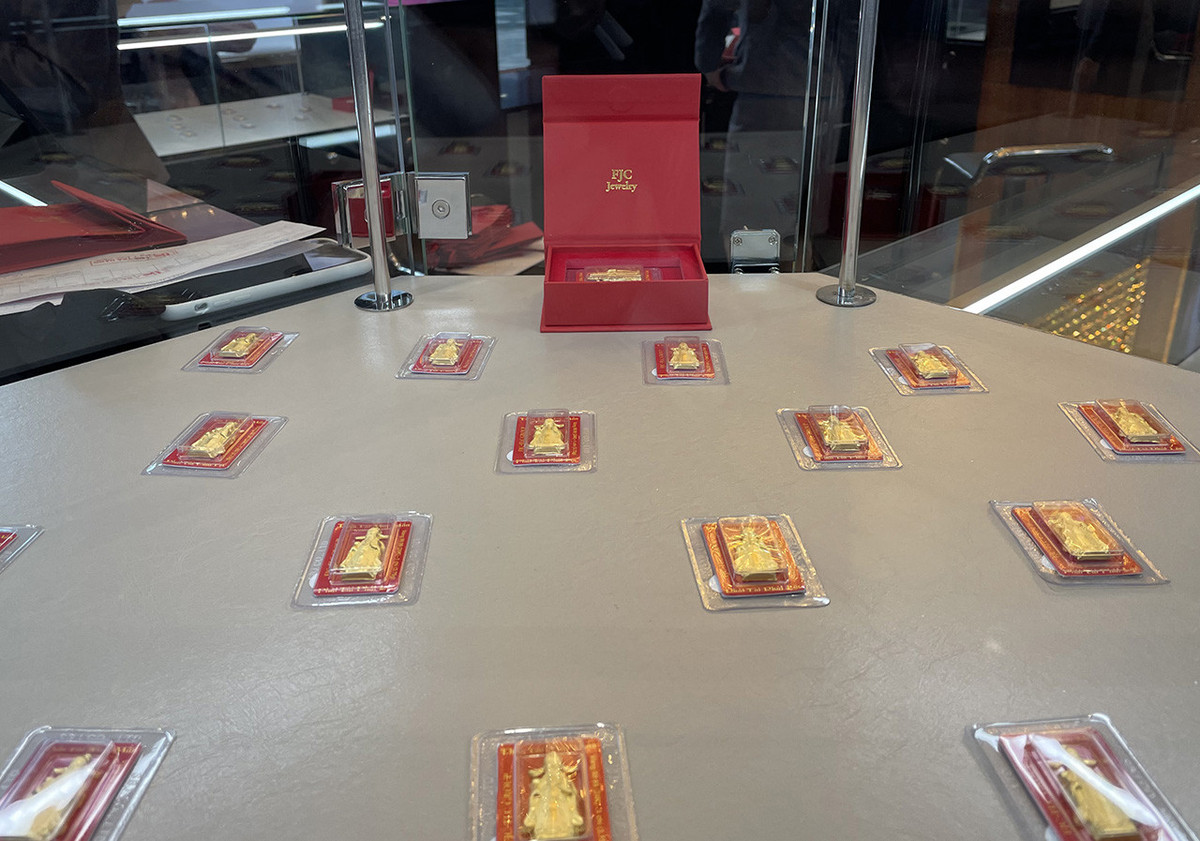 Gia vang hom nay 13/11: USD giam, vang 'phi ma'-Hinh-2