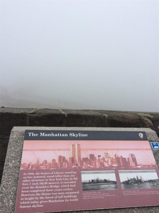 Vốn định lên ngắm cảnh đẹp từ trên cao mà sương mù giăng kín lối thế này thì mất toi công sức lặn lội đến đây.