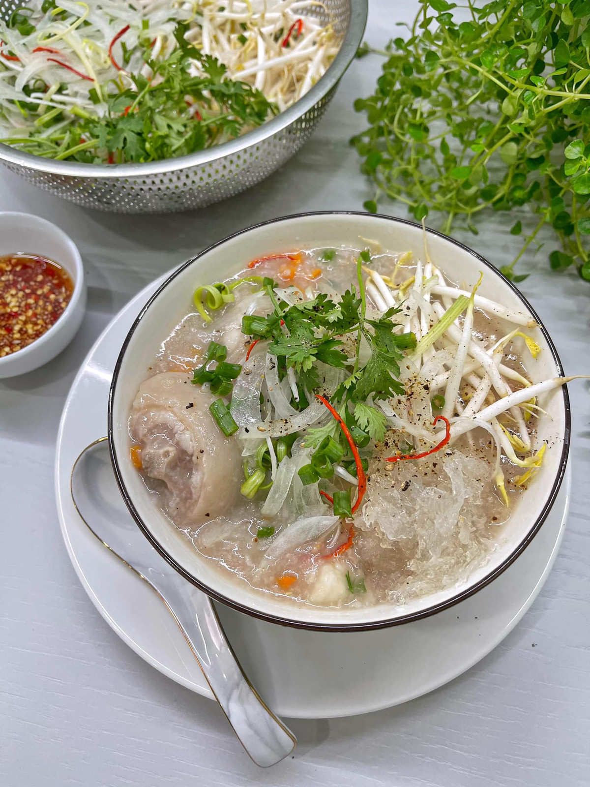 Nấu cháo cực bổ dưỡng, quý giá từ hai nguyên liệu “trên giời, dưới đất” Nau chao cuc bo duong, quy gia tu hai nguyen lieu “tren gioi, duoi dat”