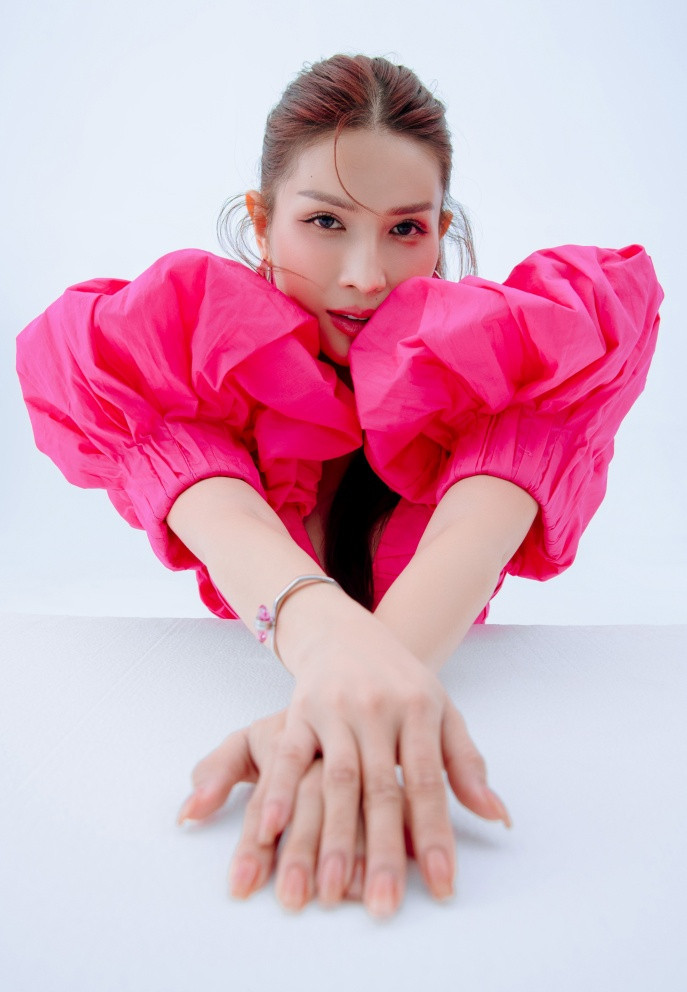 Kha Nhu chuong phong cach goi cam 'dot mat' o tuoi 35-Hinh-5