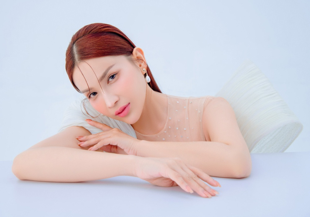 Kha Nhu chuong phong cach goi cam 'dot mat' o tuoi 35