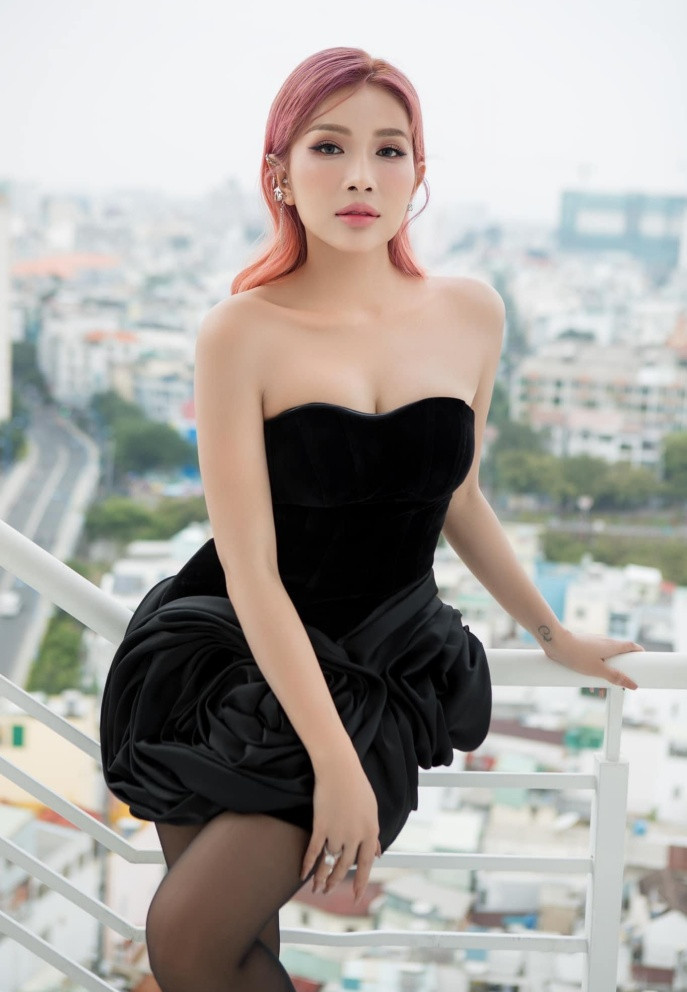 Kha Nhu chuong phong cach goi cam 'dot mat' o tuoi 35-Hinh-7