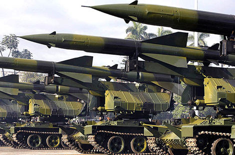 Bệ phóng tên lửa S-75 đặt trên khung gầm xe tăng T-54. Bệ phóng tên lửa S-75 đặt trên khung gầm xe tăng T-54.