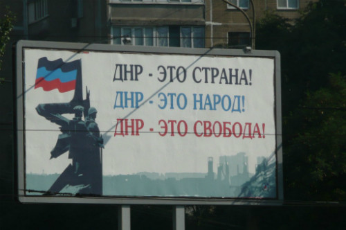 Biểu ngữ của phe ly khai ở Donetsk.