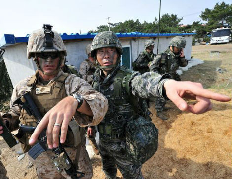 Binh sĩ Mỹ và Hàn Quốc trong một cuộc tập trận chung.