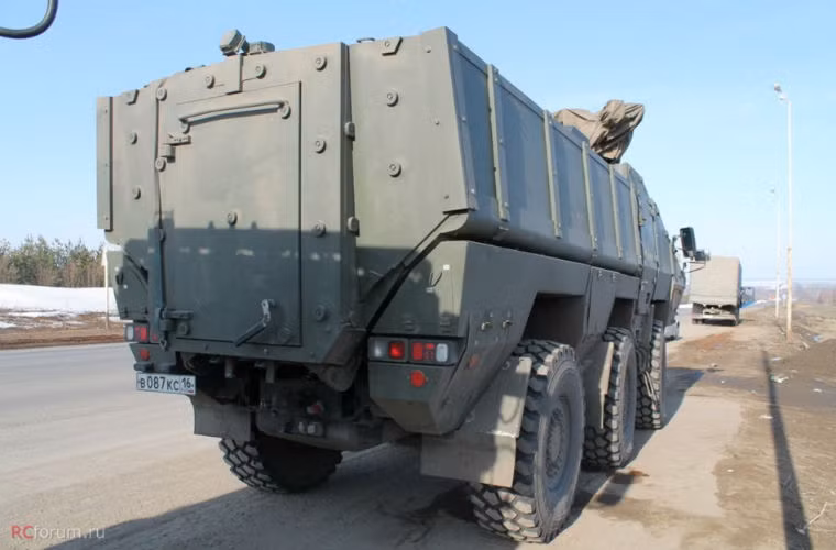 Typhoon-K có thể di chuyển với vận tốc tối đa 80km/h và tầm hoạt động 630km.