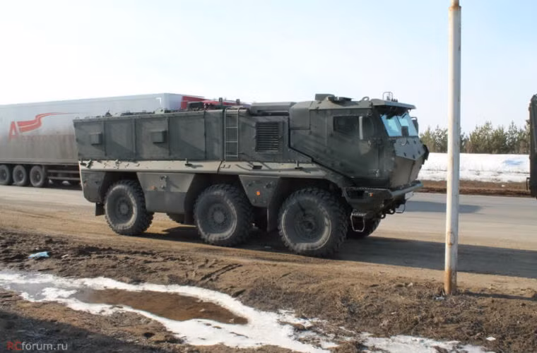 Xe bọc thép Typhoon-K dựa trên khung gầm bánh lốp 6x6.