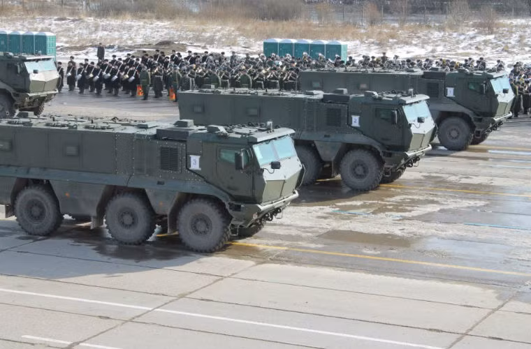 Thế hệ mới nhất của xe tải chở quân bọc thép Typhoon-K sẽ tham gia cuộc diễu binh mừng chiến thắng phát xít năm 2014 tại Quảng trường Đỏ.