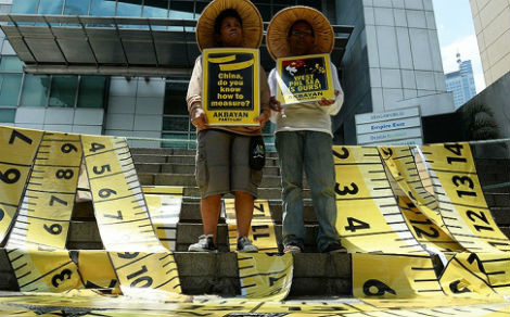 Người biểu tình Philippines phản đối Trung Quốc ở Manila.