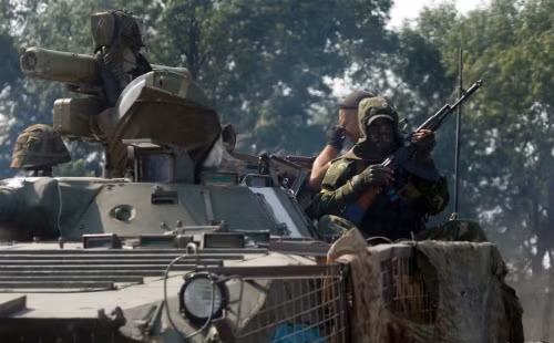 Xe bọc thep của quân đội Ukraine tiến vào làng Nikishino