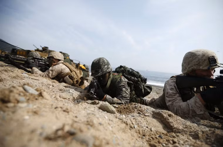 Năm 2014, Mỹ cử 12.700 binh sĩ tới tham gia cùng nhiều binh sĩ Hàn Quốc.