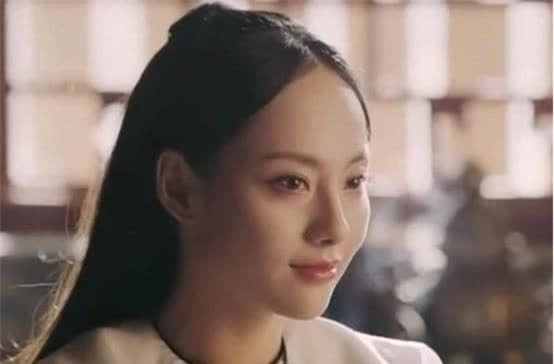 Là hồng nhan tri kỷ của Khang Hi, vì sao Dung Phi phải dọn nhà vệ sinh? - Hình 2 La hong nhan tri ky cua Khang Hi, vi sao Dung Phi phai don nha ve sinh?-Hinh-2