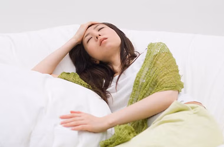 Khó thở: Là cảm giác khó khăn khi tiến hành động tác thở. Nếu bạn thấy xuất hiện khó thở không tương xức với mức độ hoạt động thể lực, khó thở xuất hiện đột ngột bạn cần phải đi khám bác sĩ.