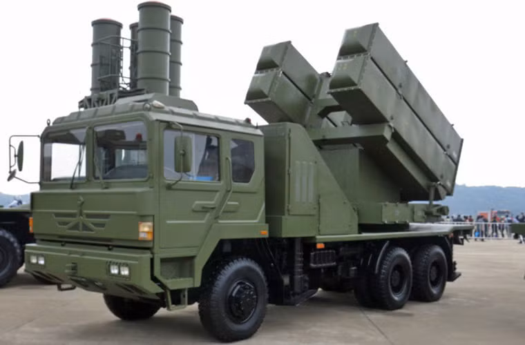 Bệ phóng của hệ thống tên lửa phòng không tầm thấp HQ-6 nằm trong I-6, tầm bắn tên lửa đạt tới 18km.