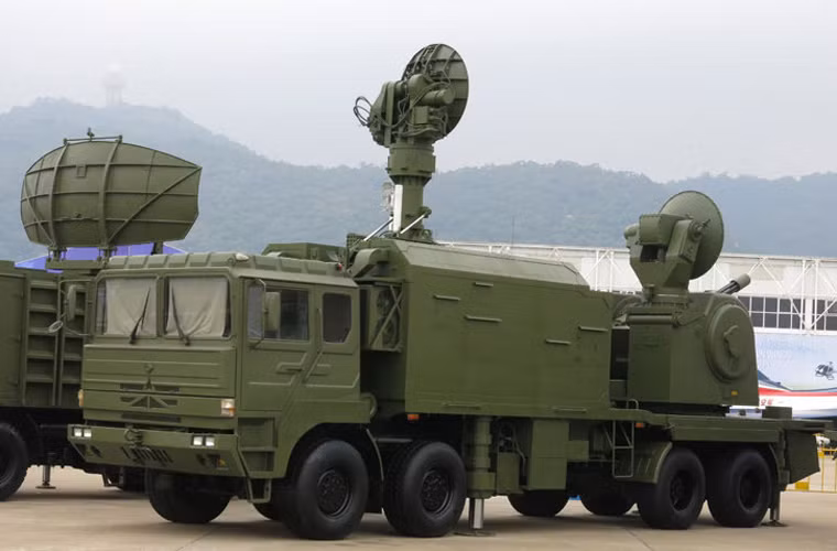 Hệ thống phòng không tầm thấp I-6 được thiết kế để bảo vệ hệ thống vũ khí I-9 chống lại các vũ khí chính xác cao, bảo vệ ở độ cao thấp - trung bình.