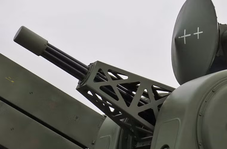 Loại pháo phòng không này có lẽ là biến thể trên bộ của hệ thống phòng thủ tầm gần Type 730 trên tàu chiến. Pháo 7 nòng cho tốc độ bắn 6.000-7.000 phát/phút, tầm bắn hiệu quả 3km.