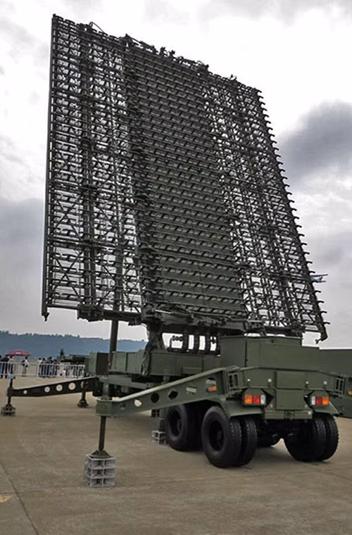 Hệ thống radar 3 tham số hiện đại YLC-8B.