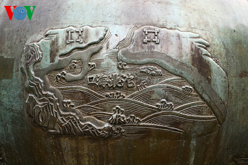 Đà Nẵng Hải Khẩu (Dụ đỉnh): Cửa biển Đà Nẵng (còn gọi là cửa Hàn, vịnh Hàn) – nơi sông Cẩm Lệ chảy về vũng Hàn rồi đổ ra biển.