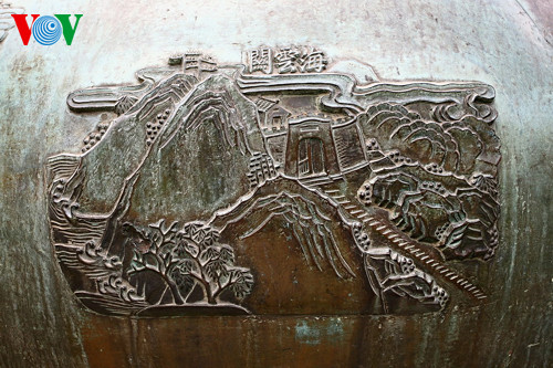 Hải Vân Quan (Dụ đỉnh): Tức cửa quan Hải Vân, một trấn ải nằm trên dãy Hải Vân, ranh giới giữa Thừa Thiên Huế và Đà Nẵng. Hải Vân Quan được xây dựng năm 1826, đến nay vẫn tồn tại.