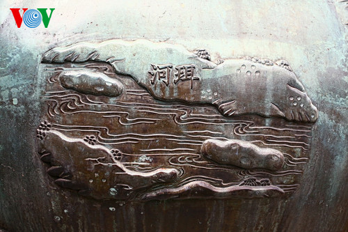 Nhĩ Hà (Tuyên đỉnh): Sông Nhĩ (còn gọi là sông Nhị, sông Hồng): Con sông lớn chảy từ phía tây bắc xuống đồng bằng Bắc Bộ. Đây là con sông lớn có chi lưu phức tạp bậc nhất, có ảnh hưởng lớn tới sự phát triển của cả đồng bằng Bắc Bộ bởi nền văn minh lúa nước.