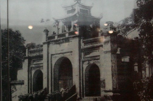 Khởi nghĩa chống Tần (214 - 208 TCN) của Thục Phán An Dương Vương thắng lợi đã lập nên nước Âu Lạc, đóng đô ở Cổ Loa (nay thuộc xã Đông Anh, Hà Nội). Đây là sự kế tục và phát triển nước Văn Lang của các Vua Hùng. Trong ảnh là đền thờ An Dương Vương.