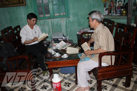 Nhà sử học Ngô Đăng Lợi trong buổi làm việc với phóng viên.