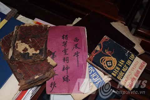 Một số tài liệu cổ về Sấm Trạng Trình được nhà sử học Ngô Đăng Lợi sưu tầm.