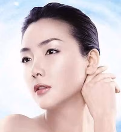 2. Dái tai to: Người có dái tai dày, to là người có tướng phú quý, về mặt tiền bạc hay bạn bè bằng hữu đều rất tốt. Người phụ nữ có dái tai to và mềm mại sẽ luôn khoan dung độ lượng với mọi người, đối với chồng con thì hết mực yêu chiều chăm sóc, đó sẽ là người có phúc ấm, có nhân duyên và phúc khí cực tốt.