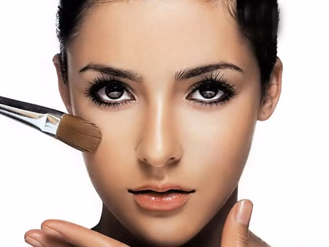 3. Nhân Trung rõ ràng, dài và sâu: Đó là người phụ nữ có khả năng sinh sản tốt, có quý tướng sinh được con tài giỏi. Đứa trẻ có người mẹ như vậy thường rất hiếu đạo, thông minh, nhiều phúc lộc, trong tương lai sẽ gặt hái nhiều thành công.