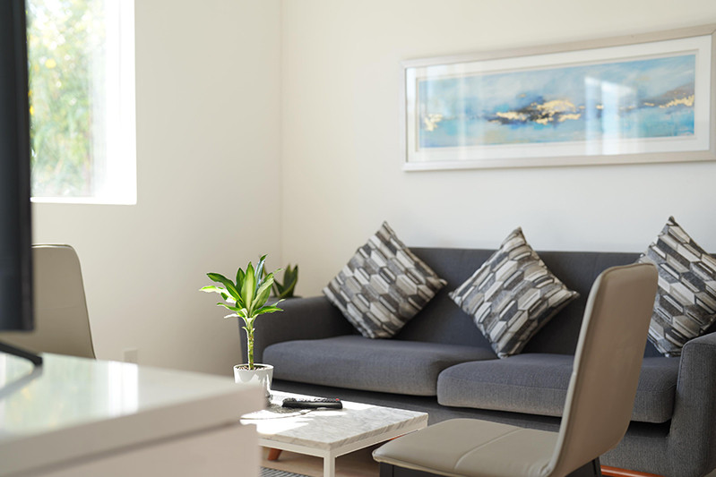 ồ đạc trong nhà được bài trí gọn gàng, xinh xắn.