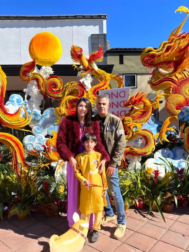 br/> Từ cô siêu mẫu đình đám, bỏ lại phía sau hào quang để trở thành vợ hiền mẹ đảm, Ngọc Quyên đã bước ra khỏi cuộc hôn nhân của mình để quyết định làm lại từ đầu và trở thành mẹ đơn thân. Ngọc Quyên của ngày nào giờ càng ngày càng mạnh mẽ và cứng cỏi hơn, cô làm đủ nghề để mang tới cho con cuộc sống tốt đẹp hơn. Cô cũng tìm thấy người đàn ông yêu thương hai mẹ con hết mực.