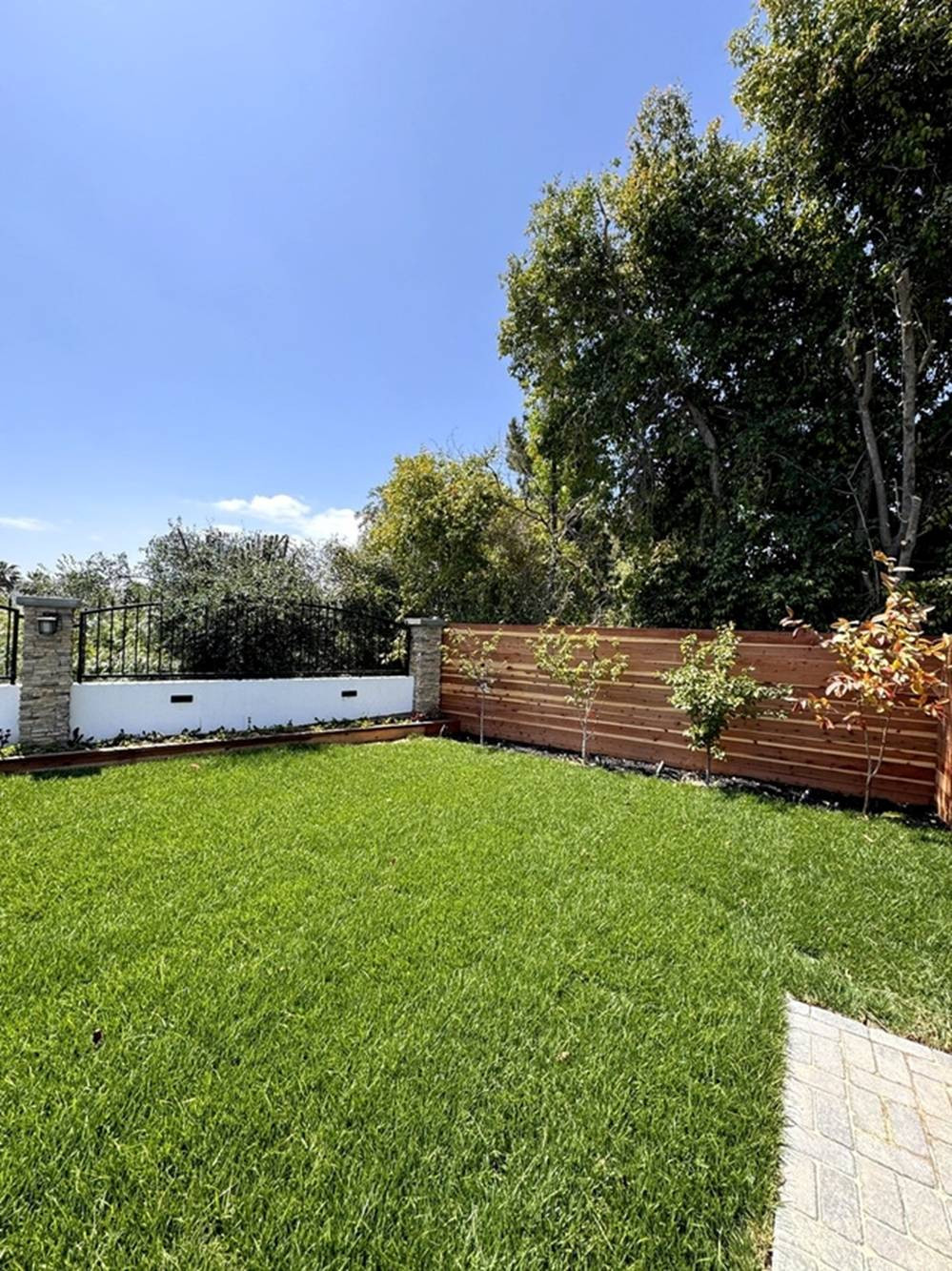 br/>Ngọc Quyên đang sống ở Garden Grove, cách nhà người yêu khoảng hai giờ lái xe. Cô thường qua thăm anh hai ngày cuối tuần, nhân tiện xả hơi.